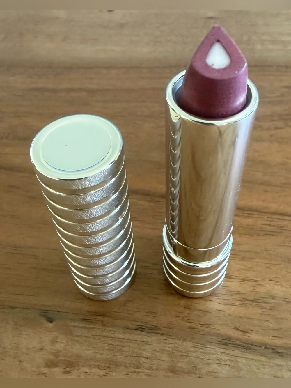 Clinique Raspberry Glacé Dramatically Different Lipstick